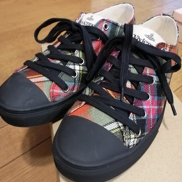 Vivienne Westwood(ヴィヴィアンウエストウッド)のヴィヴィアンウエストウッド　公式通販購入　チェックスニーカー　サイズ41 メンズの靴/シューズ(スニーカー)の商品写真