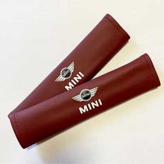 ビーエムダブリュー(BMW)の☆新品☆BMW MINI ミニクーパー　シートベルトカバー　PUレザー　レッド(車内アクセサリ)