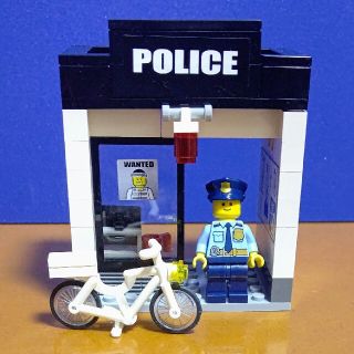 レゴ(Lego)のレゴ★シティ ポリス 街の駐在さん オリジナルビルド 美品 にっこり顔 激カワ(その他)