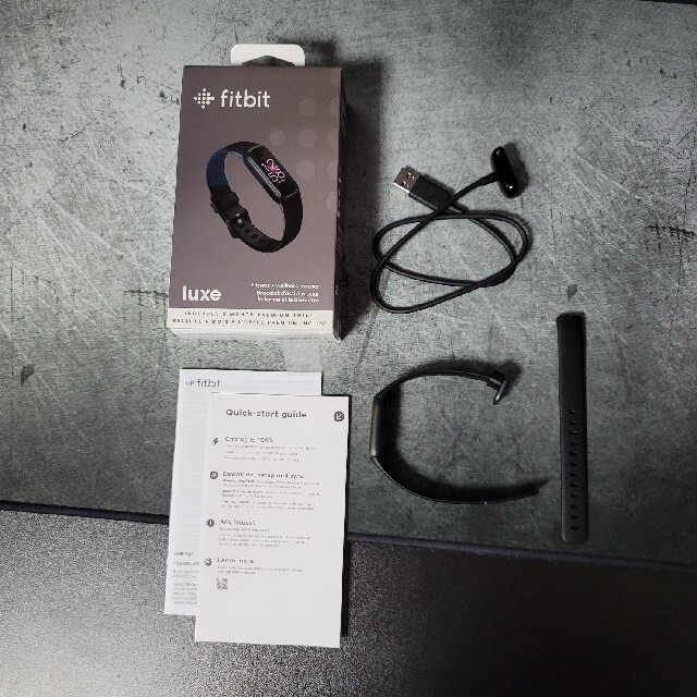 フィットネストラッカー　Fitbit Luxie