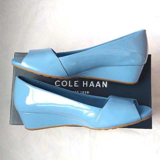 Cole Haan(コールハーン)のコールハーン　オープントゥエナメルシューズ レディースの靴/シューズ(サンダル)の商品写真