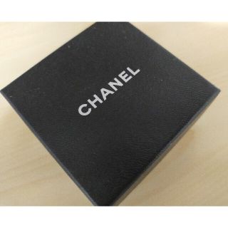 シャネル(CHANEL)のシャネル空き箱 小 おまけ付き (ピンブローチx2・ペンダントトップx1(その他)