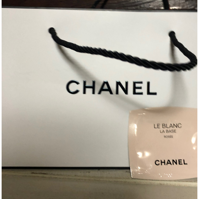 CHANEL(シャネル)のシャネル  ル　ブランローションHL 150ml (下地、ショップバッグ付き) コスメ/美容のスキンケア/基礎化粧品(化粧水/ローション)の商品写真