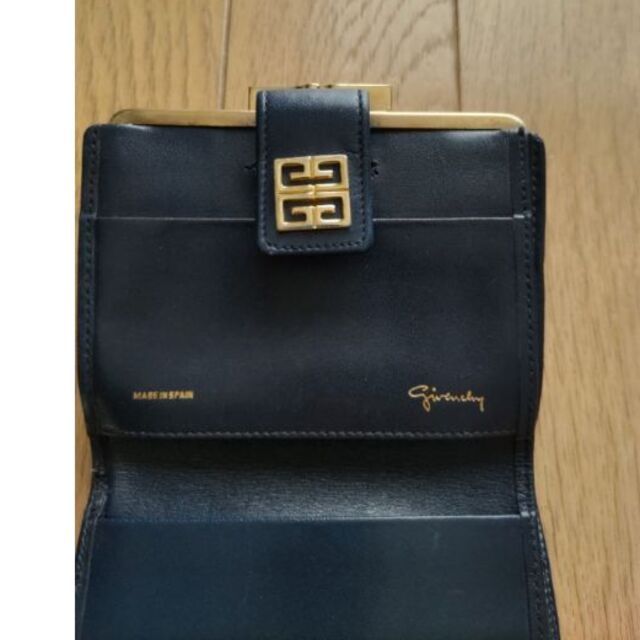 GIVENCHY(ジバンシィ)のジバンシー　カードも入れられる三つ折り革財布 レディースのファッション小物(財布)の商品写真