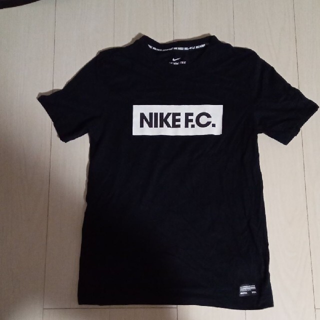 NIKE(ナイキ)のNIKE　黒　FC　S　Tシャツ メンズのトップス(Tシャツ/カットソー(半袖/袖なし))の商品写真