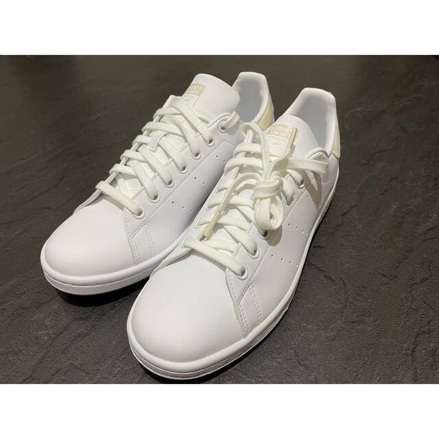 adidas(アディダス)の美品 アディダス　スタンスミス　メンズ　レディース　ホワイト stansmith メンズの靴/シューズ(スニーカー)の商品写真