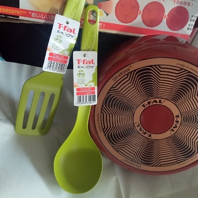 T-fal(ティファール)の新品未使用　ティファールの3点セット インテリア/住まい/日用品のキッチン/食器(鍋/フライパン)の商品写真