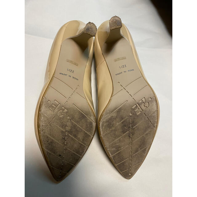 MELMO(メルモ)のmerumoのベージュのエナメルパンプス レディースの靴/シューズ(ハイヒール/パンプス)の商品写真