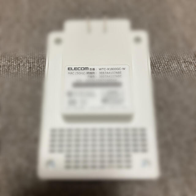 ELECOM(エレコム)の【外箱無し】 ELECOM 無線LAN中継器 WTC-X1800GC-W スマホ/家電/カメラのPC/タブレット(PC周辺機器)の商品写真