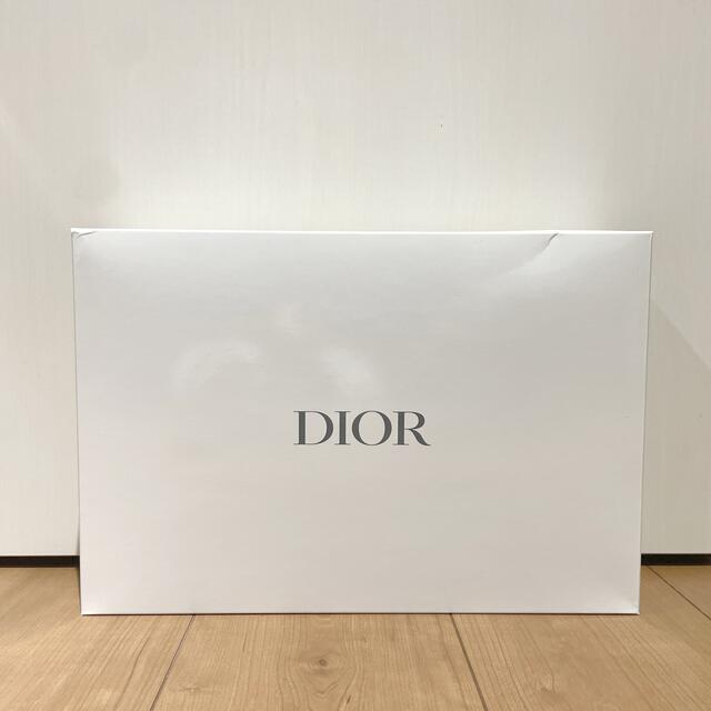 Dior(ディオール)のDior  バスタオル　白 インテリア/住まい/日用品の日用品/生活雑貨/旅行(タオル/バス用品)の商品写真