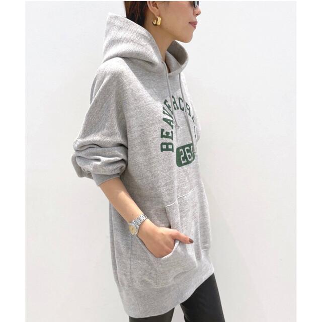 L'Appartement DEUXIEME CLASSE(アパルトモンドゥーズィエムクラス)のアパルトモン【Americana】College Logo Hoodie レディースのトップス(パーカー)の商品写真