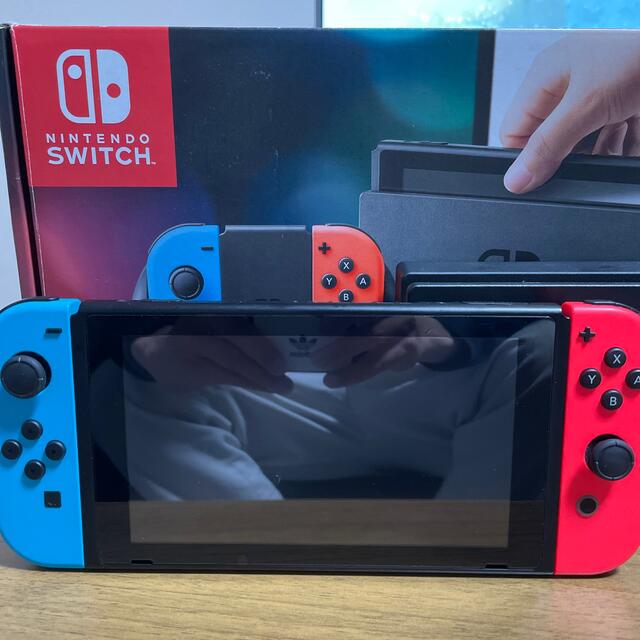 Nintendo Switch(ニンテンドースイッチ)のNintendo Switch Joy-Con (L) ネオンブルー/ (R)  エンタメ/ホビーのゲームソフト/ゲーム機本体(家庭用ゲーム機本体)の商品写真