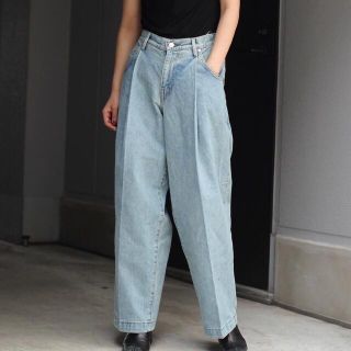 アンユーズド(UNUSED)のネオンサイン　Wide Denim Slacks(デニム/ジーンズ)