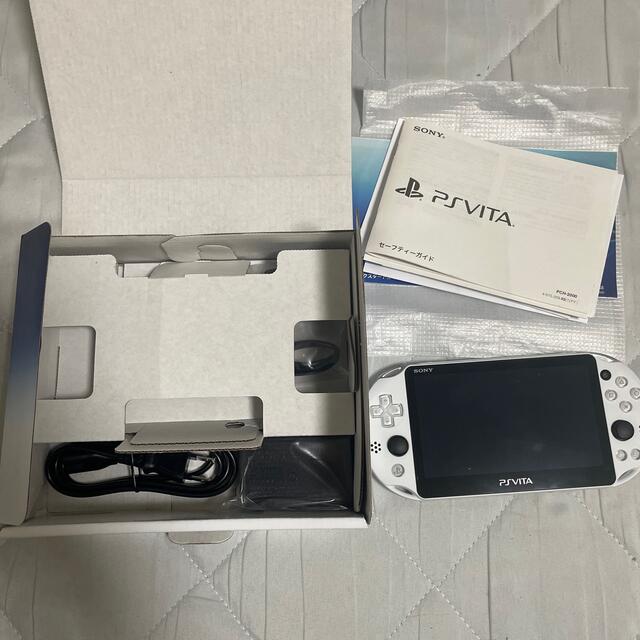 PlayStation(プレイステーション)のPlayStation vita pch-2000 エンタメ/ホビーのゲームソフト/ゲーム機本体(携帯用ゲーム機本体)の商品写真