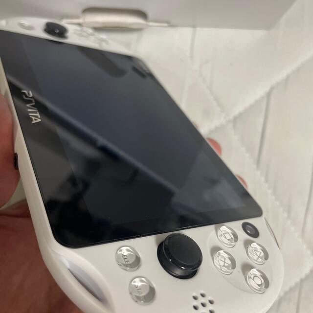 PlayStation(プレイステーション)のPlayStation vita pch-2000 エンタメ/ホビーのゲームソフト/ゲーム機本体(携帯用ゲーム機本体)の商品写真