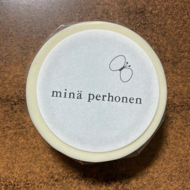 mina perhonen(ミナペルホネン)のマスキングテープ (新品) #1950 ミナペルホネン  蝶々　シルバー インテリア/住まい/日用品の文房具(テープ/マスキングテープ)の商品写真