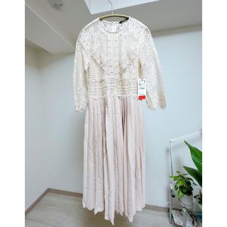 ザラ(ZARA)の【未着用品】ZARA  プリーツ レース ワンピース(ロングワンピース/マキシワンピース)