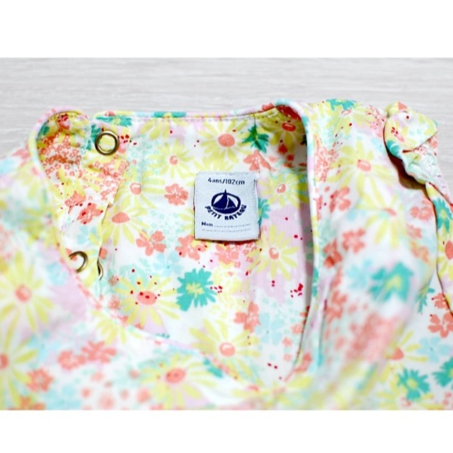 PETIT BATEAU(プチバトー)のプチバトー　ノースリーブ　花柄ワンピース　102cm キッズ/ベビー/マタニティのキッズ服女の子用(90cm~)(ワンピース)の商品写真