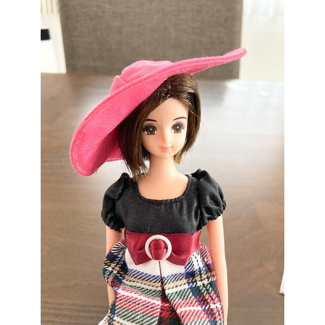 Takara Tomy(タカラトミー)のジェニーちゃん　帽子　ピンクのハット ハンドメイドのぬいぐるみ/人形(人形)の商品写真
