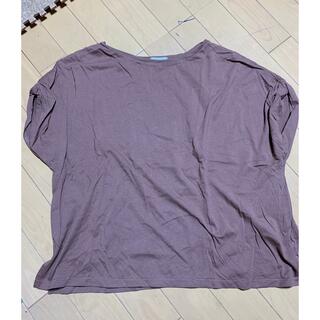 ジーユー(GU)のTシャツ　トップス　カットソー　キャメル(Tシャツ(半袖/袖なし))