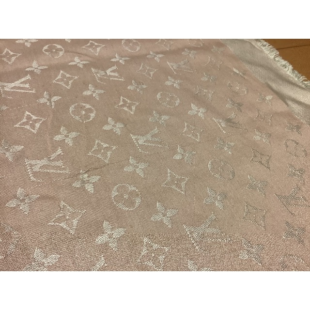 LOUIS VUITTON(ルイヴィトン)のツバメ様専用【正規品】ルイ・ヴィトン　モノグラム大判ショール レディースのファッション小物(マフラー/ショール)の商品写真