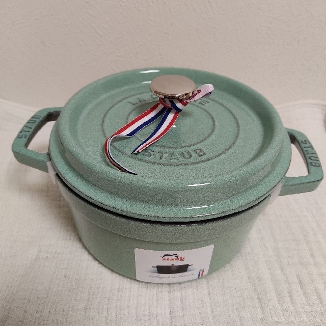 STAUB(ストウブ)のSTAUB　ココットラウンド 20cm インテリア/住まい/日用品のキッチン/食器(鍋/フライパン)の商品写真