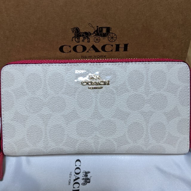 COACH 長財布　シグネチャー白　中はピンク