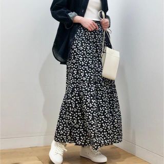 ユニクロ(UNIQLO)のポール＆ジョーティアードスカート(ロングスカート)