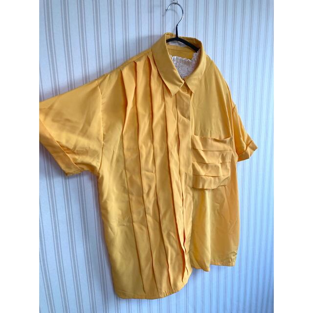 Santa Monica(サンタモニカ)の古着　ヴィンテージ   レトロ　デザイン　ポリシャツ  used ビンテージ レディースのトップス(シャツ/ブラウス(半袖/袖なし))の商品写真