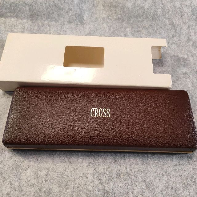 CROSS(クロス)のクロス ボールペン 10KT GOLD FILLED 箱付き 25022 インテリア/住まい/日用品の文房具(ペン/マーカー)の商品写真