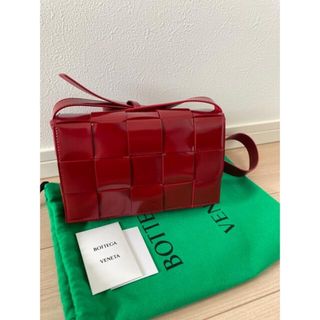 ボッテガヴェネタ(Bottega Veneta)の【BOTTEGA VENETTA/ボッテガヴェネタ】新作⭐︎ダークレッドカセット(ショルダーバッグ)