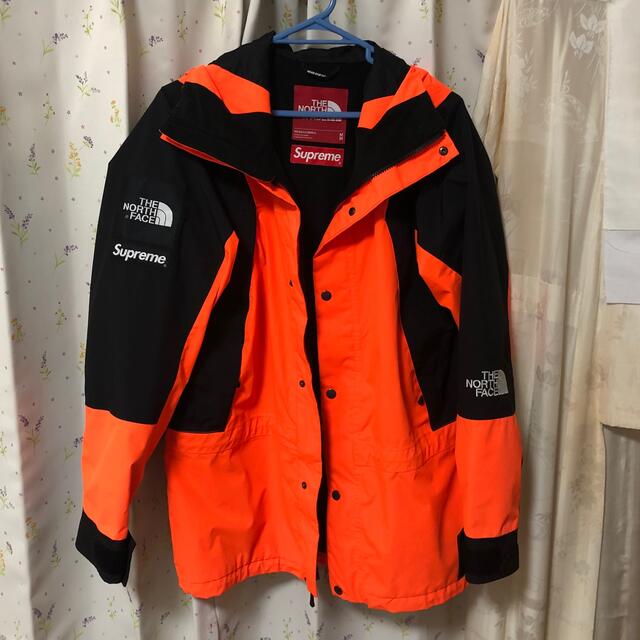 the northface supremeコラボマウンテンライトパーカー