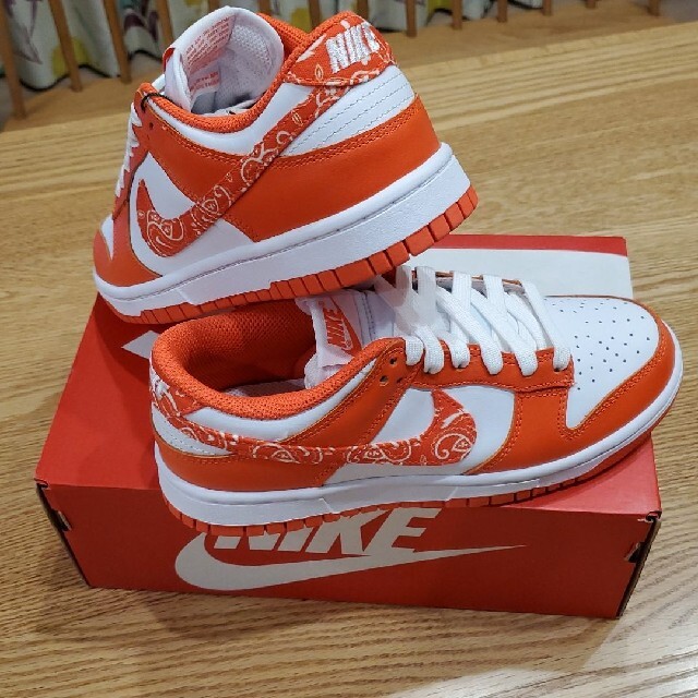 極美品 NIKE W DUNK LOW ESS ナイキ ダンク スニーカー