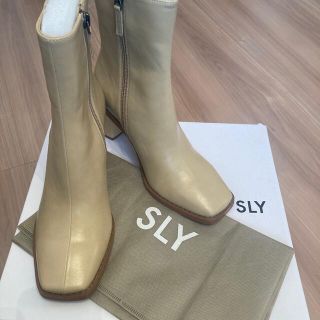 スライ(SLY)のSLY☆新品未使用☆アンクルハイブーツ☆Mサイズ(ブーツ)