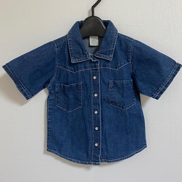 babyGAP(ベビーギャップ)のbabyGAP 24〜30ヶ月目安 キッズ半袖デニムシャツ ブラウス 男女兼用 キッズ/ベビー/マタニティのキッズ服男の子用(90cm~)(ブラウス)の商品写真