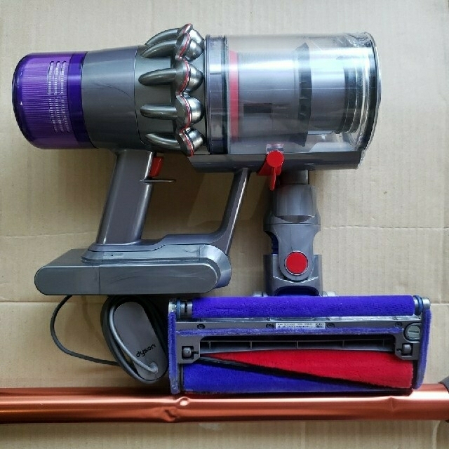 Dyson(ダイソン)の龍太郎様専用 ダイソン V11 75分残量表示バッテリー付 充電器付 スマホ/家電/カメラの生活家電(掃除機)の商品写真