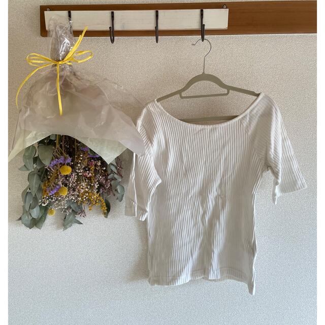 GU(ジーユー)の白　トップス レディースのトップス(Tシャツ(半袖/袖なし))の商品写真