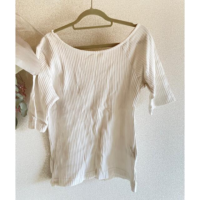 GU(ジーユー)の白　トップス レディースのトップス(Tシャツ(半袖/袖なし))の商品写真