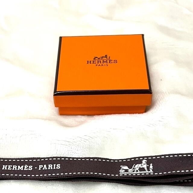 HERMES Hポップアッシュ　ポップミニピアス試着のみブラック レディースのアクセサリー(ピアス)の商品写真