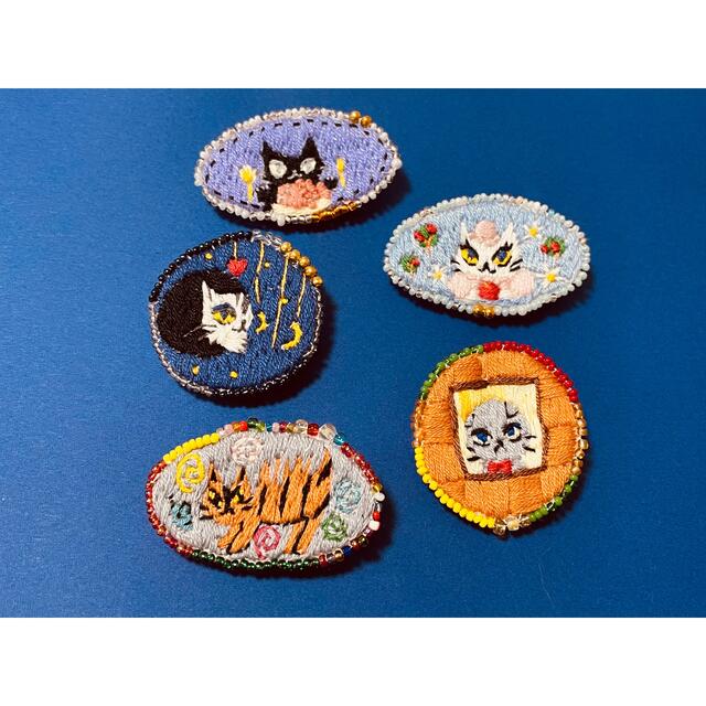 刺繍ブローチ　ギザギザ　〈ねこちゃんブローチ〉 ハンドメイドのアクセサリー(コサージュ/ブローチ)の商品写真