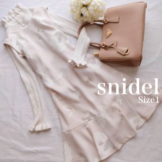 スナイデル(SNIDEL)のスナイデル花柄ノースリーブAラインワンピース白ピンクベージュ春レディース夏(ひざ丈ワンピース)