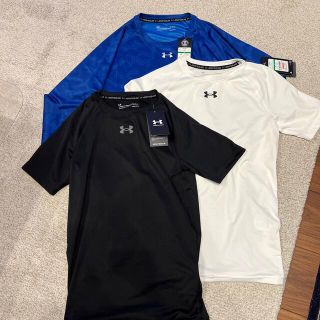 アンダーアーマー(UNDER ARMOUR)の黒単品　新品未使用　メンズ　アンダーアーマー　Lサイズ　heat gear(Tシャツ/カットソー(半袖/袖なし))