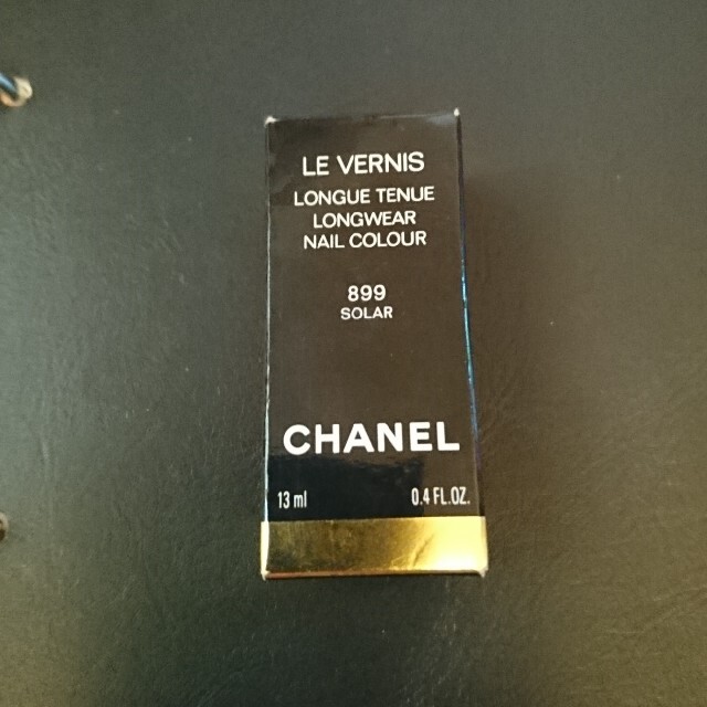 CHANEL(シャネル)のCHANEL ヴェルニロングトゥニ 899 コスメ/美容のネイル(マニキュア)の商品写真