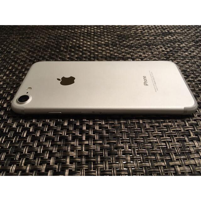 Apple(アップル)の【美品】iPhone7 32GB シルバー　バッテリー容量88% スマホ/家電/カメラのスマートフォン/携帯電話(スマートフォン本体)の商品写真