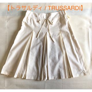 トラサルディ(Trussardi)の『トラサルディ/TRUSSARDI』膝丈スカート・上品なベージュ（使用品・古着）(ひざ丈スカート)