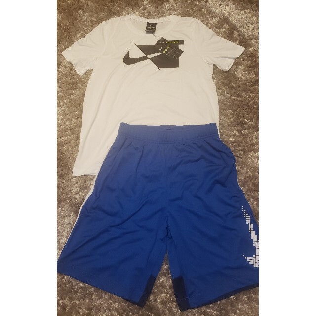 NIKE(ナイキ)の新品タグ付きナイキ　NIKEジュニアTシャツ　パンツ　　セット　160 キッズ/ベビー/マタニティのキッズ服男の子用(90cm~)(その他)の商品写真