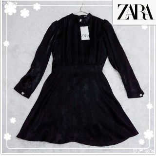 ザラ(ZARA)の【新品】ZARA ザラ ビジュー付 ワンピース ブラック 黒(ひざ丈ワンピース)