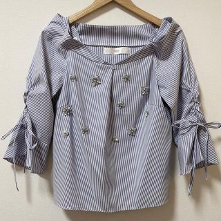 トッコ(tocco)のトッコクローゼット　ビジュー付きストライプ柄リボンブラウス(シャツ/ブラウス(長袖/七分))