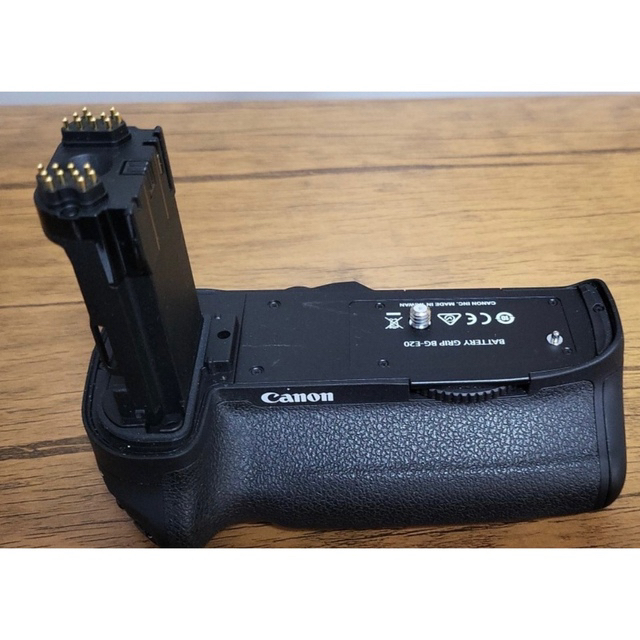 Canon(キヤノン)のCanon EOS 5D MarkIV レンズ バッテリーグリップ BG-E20 スマホ/家電/カメラのカメラ(デジタル一眼)の商品写真