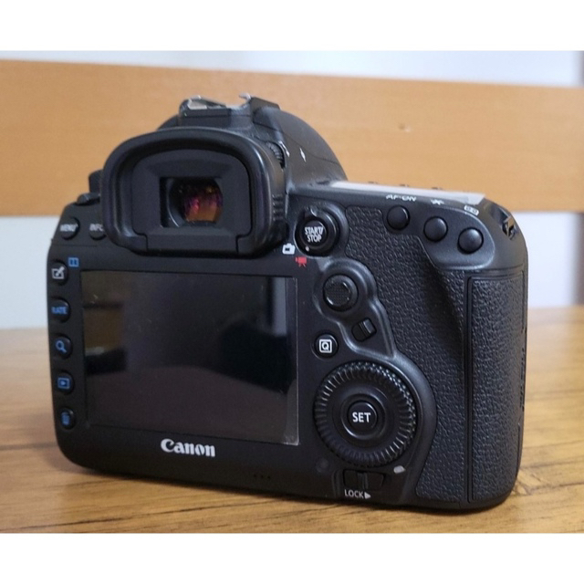 Canon(キヤノン)のCanon EOS 5D MarkIV レンズ バッテリーグリップ BG-E20 スマホ/家電/カメラのカメラ(デジタル一眼)の商品写真